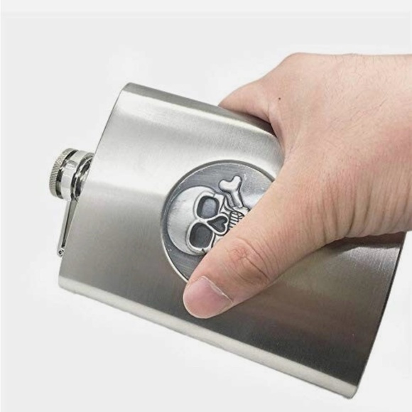 Stainless Steel Flask Skull Crossbones Emblem Faux Leather Wrap 8oz Perfect Gift - Picture 7 of 9